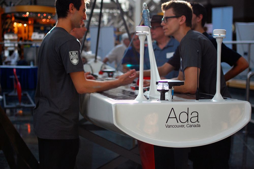 Den autonome seilbåten «Ada» ble vist fram under en tilstelning ved UBC i sommer.  