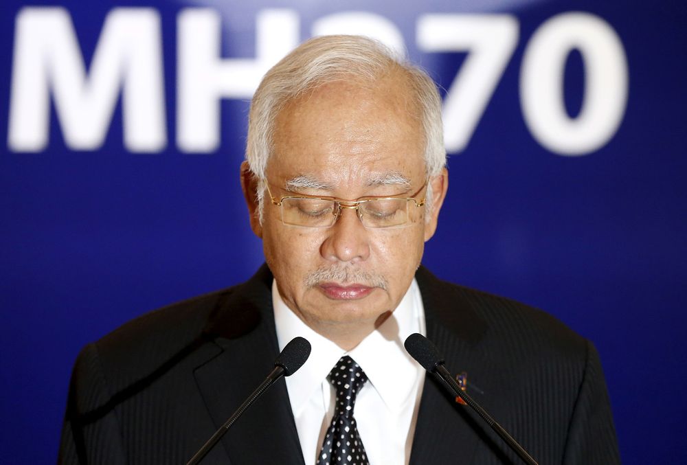 Malaysias statsminister Najib Razak bekrefter at flydelen som er funnet på øya Reunion stammer fra savnede MH370. 