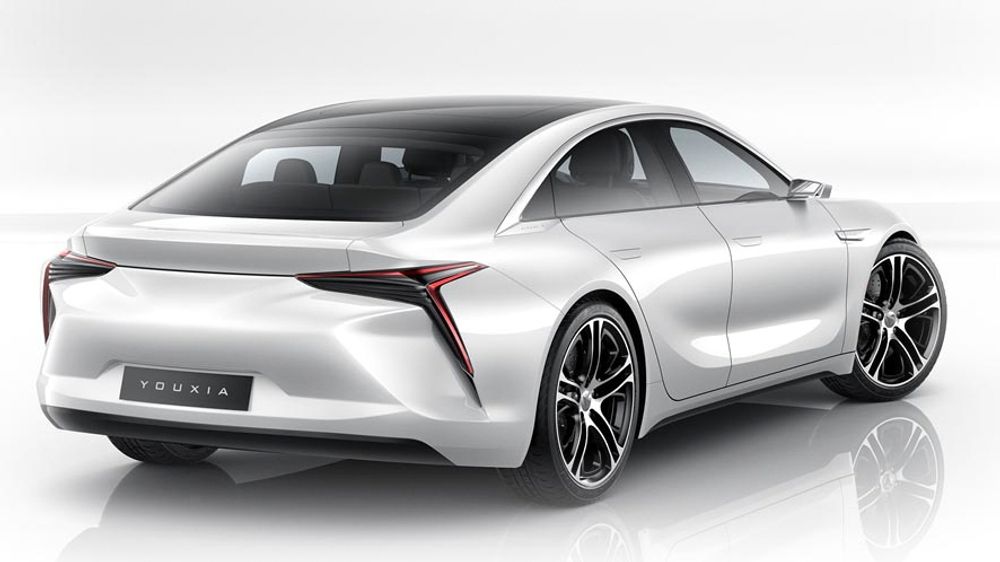 Kun detaljer skiller Youxia X og en Tesla model S. 