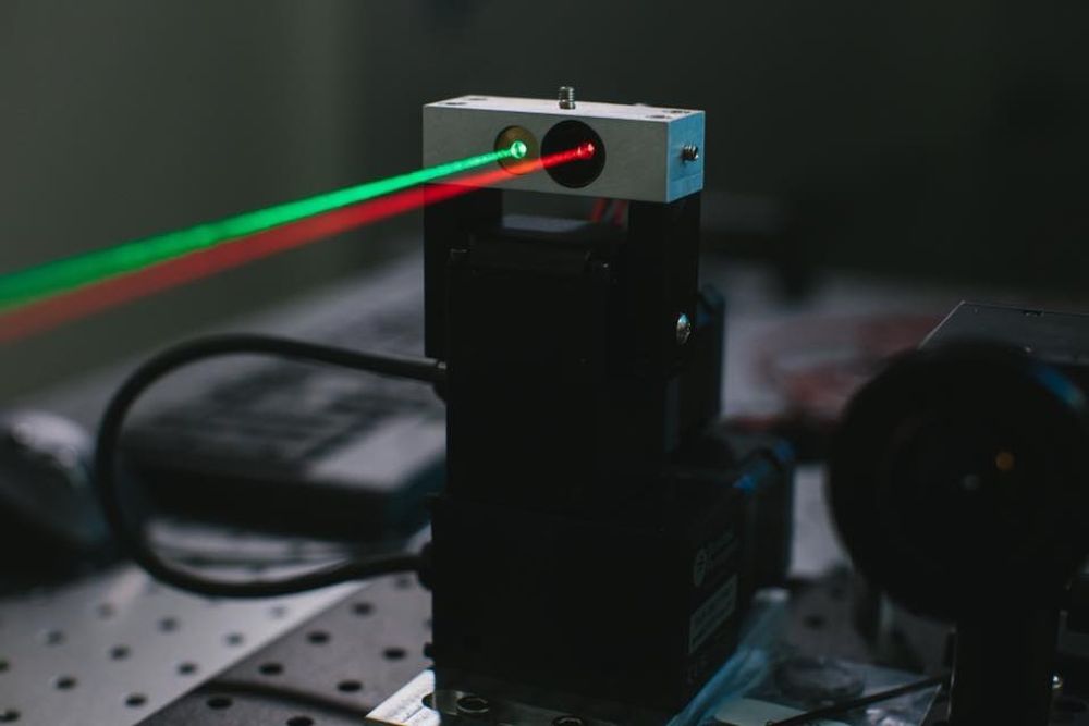 Slike lasere skal overføre data over store avstander med høy kapasitet. Og de vil være usynlige.