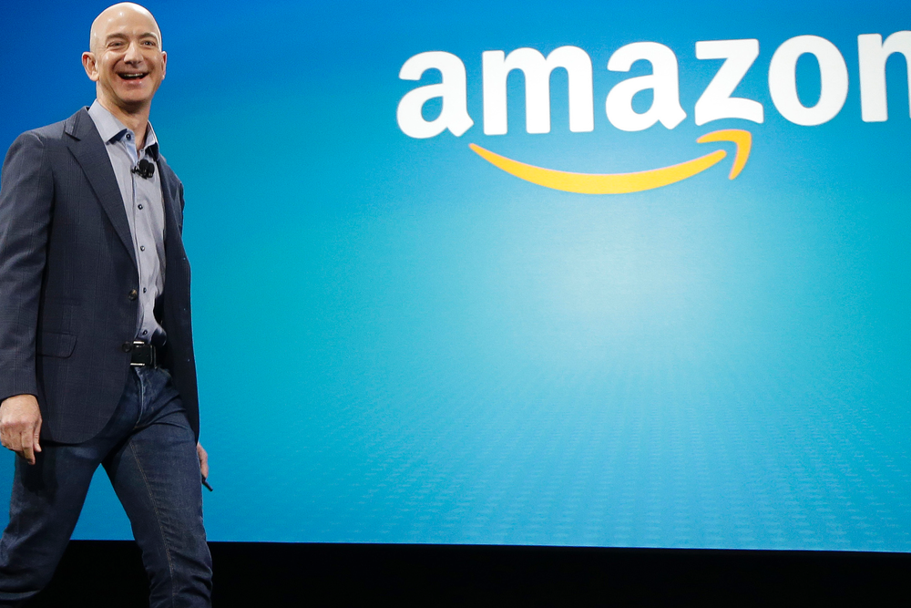 Toppsjef Jeff Bezos kan smile etter et overraskende godt kvartalsresultat. Amazon.com løftes nå til nye høyder på børsen. (Arkivfoto)