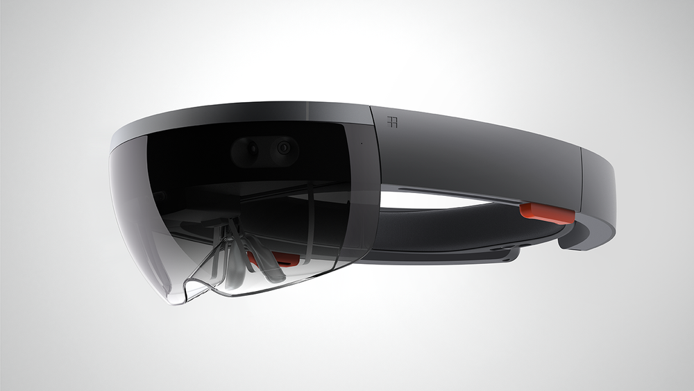 Microsofts eget pressebilde av HoloLens. Vi fikk dessverre ikke lov å ta bilder av headsettet selv.