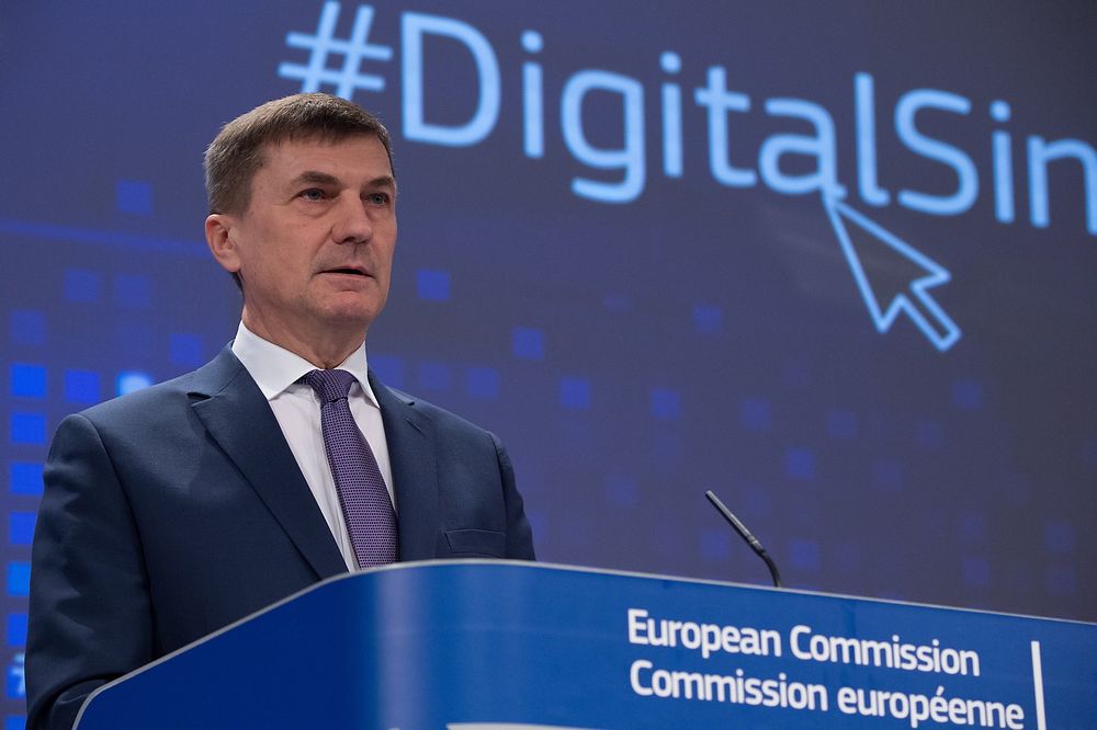 EUs digitale leder Andrus Ansip legger ikke fingrene imellom i kampen med å rive ned digitale hindringer.