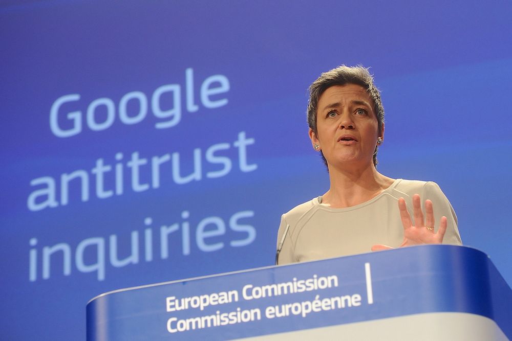 Konkurransekommissær Margrethe Vestager under dagens pressekonferanse om kommisjonens formelle klage på Google.