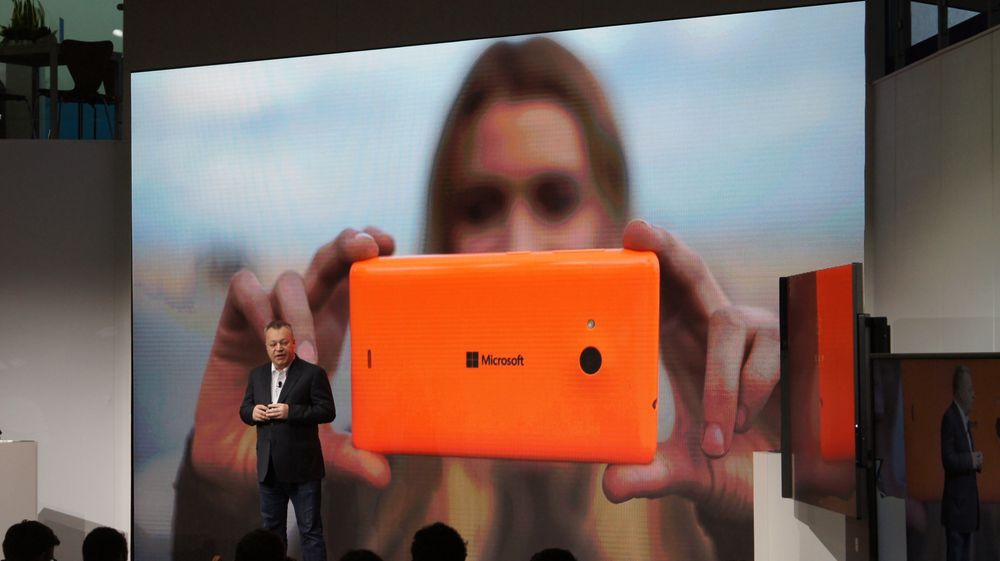 Microsoft kommer kanskje til å gjøre det mulig å kjøre Android-apper på Windows. Det liker den mangeårige Windows-entusiasten Paul Thurrott dårlig. Her snakker Stephen Elop om Windows 10-fremtiden på MWC-messen i Barcelona.