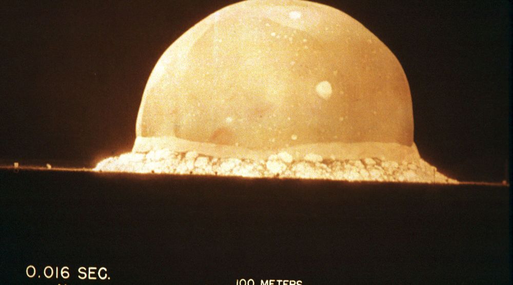Ved Los Alamos National Laboratory frykter man kinesisk nettverksutstyr. Her et historisk bilde fra forskningssenterets første atombombesprengning i New Mexico-ørkenen den 16. juli 1945.