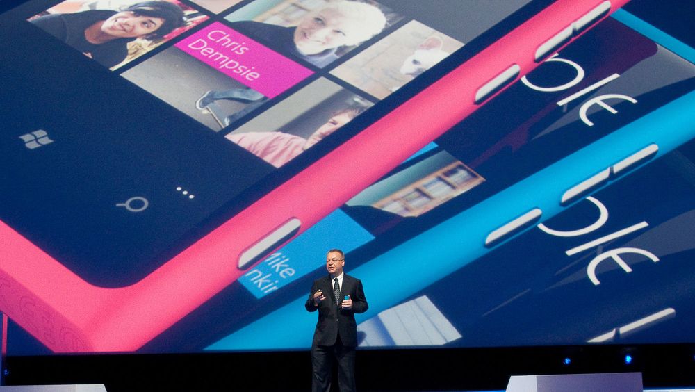 Nokiasjef Stephen Elop satser alt på ett kort.
