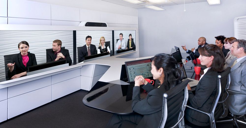 Videomøterommet OTX er beregnet på opptil seks fysiske deltakere, og seks synlige virtuelle deltakere. Systemet holder seg til åpne standarder, og rommet kan koples opp mot rundt to millioner videomøteløsninger verden over.