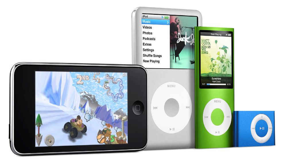 iPod-familien slik den fremstår i dag. Fra venstre: den nye Touch, den uendrede Classic, den nye Nano, og den uendrede Shuffle.