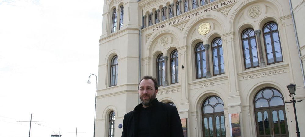 Wikipedia-gründer Jimmy Wales tar opp kampen med Google, Yahoo og Microsoft. Her fra hans besøk i Oslo tidligere i sommer.