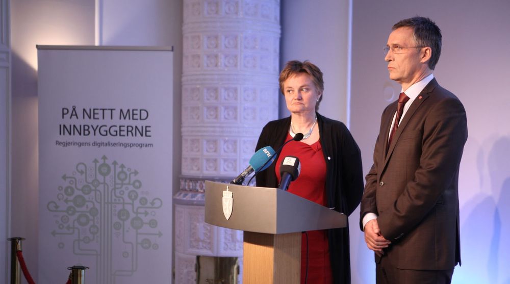 Regjeringen, her representert ved fornyingsminister Rigmor Aasrud og statsminister Jens Stoltenberg, presenterte sitt digitaliseringsprogram 11. april.