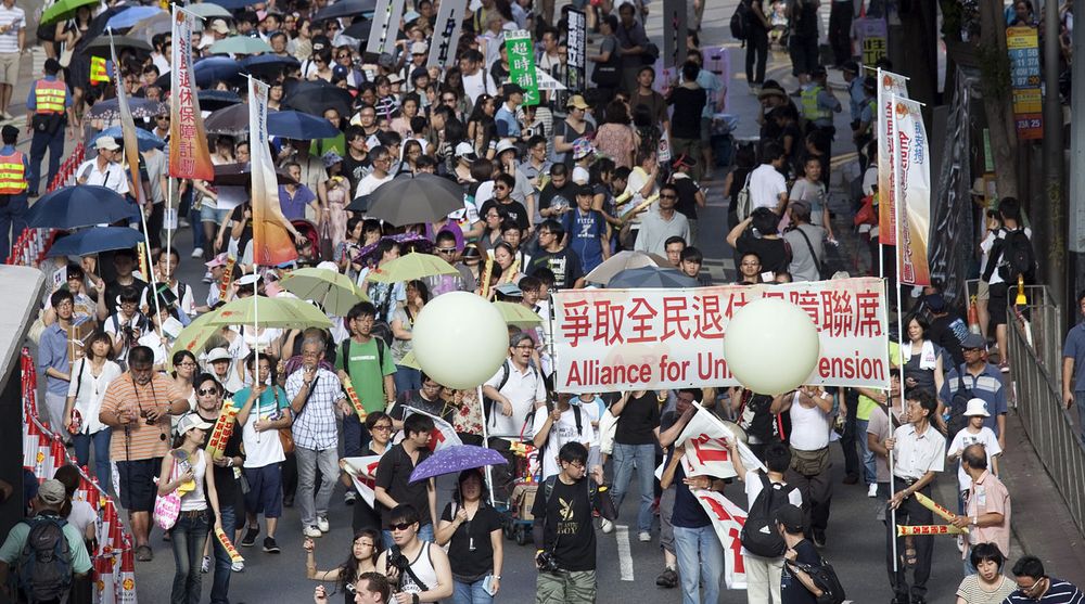 Kinesisk sensur av ytringer i sosiale medier har ikke som mål å sperre for kritikk, men å avverge uro som i denne protestaksjonen i Hongkong 1. juli i år.