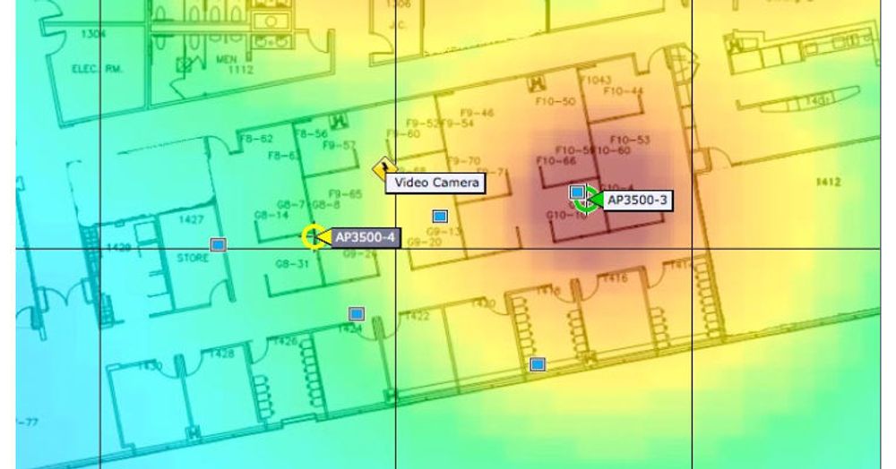 Cisco CleanAir viser straks hvorfor aksesspunktet AP3500-4 (til venstre) ikke virker som det skal, i motsetning til AP3500-3 (til høyre): Det forstyrres av et trådløst videokamera.