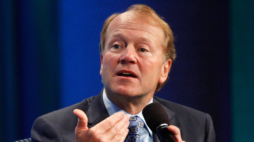 John Chambers varsler at Cisco akter å utfordre Huawei på deres hjemmebane.