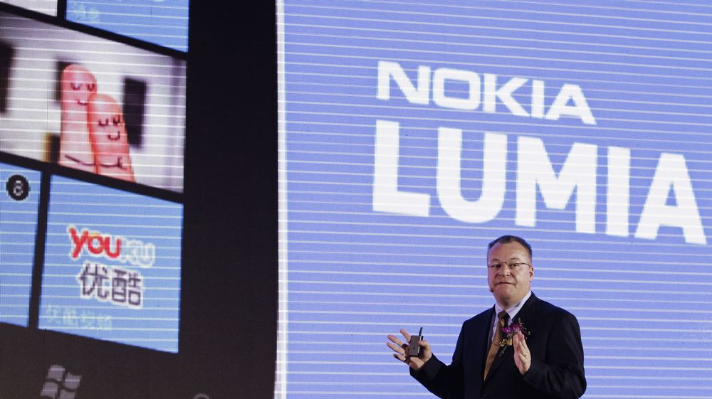 BLANDET: Salget av Nokias Windows-baserte Lumia-serie har vært blandet, sier toppsjef Stephen Elop. Totalt er det solgt om lag to millioner enheter til nå.