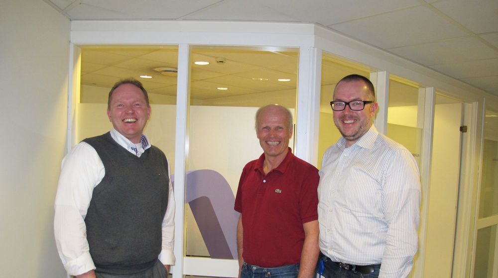 Haugesundsbaserte Sysco, som er eksperter innen Oracle, går til Oslo for å finne fusjonspartner. På bildet er Frank Vikingstad adm.dir i sysco (fra venstre), Jan Bjørklund medgründer Dataess og Bjørn Deverill-Mathisen Direktør i Dataess.