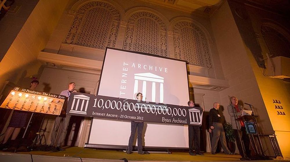 Arkivgiganten Internet Archive har nå lagret over 10 petabyte med innhold fra web. Organisasjonen feiret begivenheten med brask og bram i forrige uke.