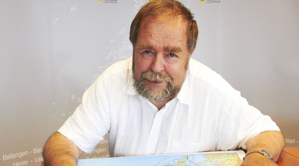 Fylkesråd for næring i Nordland Fylkeskommune, Arve Knutsen, mener porto-saken er storm i et vannglass. Men han kan ikke svare på hvorfor skattepenger skal gå til TV-dekodere og markedsføringsmateriell til et bredbåndsprosjekt i fylket. 