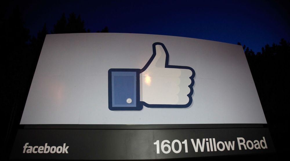 Aksjekursen til Facebook har falt kraftig siden selskapet gikk på børs i midten av mai. Etter fredagens aksjefall har hele 200 milliarder norske kroner forsvunnet. 