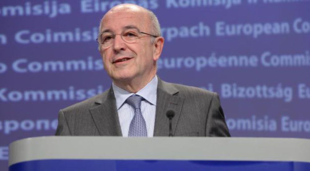 EU-kommisær for konkurransepolitikk, Joaquín Almunia, øker presset på Google.