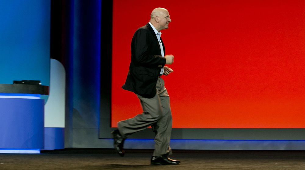 Microsoft-sjef Steve Ballmer har ført Microsoft til et punkt der selskapets kvartalsomsetning er under halvparten av Apples.