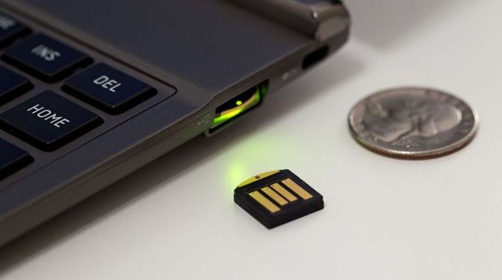 Svenske Yubico tilbyr USB-baserte innloggingsbrikker som automatisk oppgir engangspassord til kompatibel programvare. Varianten på bildet kalles for YubiKey Nano.
