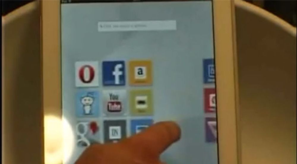 Nettleseren Opera Ice blir her presentert i en lekket video, angivelig fra et internmøte for ansatte i Opera Software før jul. Her blir nettleseren demonstrert på et Apple iPad-nettbrett.