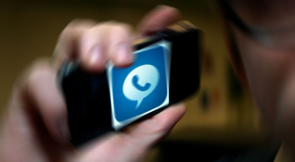 Amerikanske brukere av Facebooks Messenger-app til iPhone vil nå kunne ringe andre brukere gratis via trådløst nett. Mye tyder på at dette er "facebook-mobilen" mange synsere hadde ventet på. 