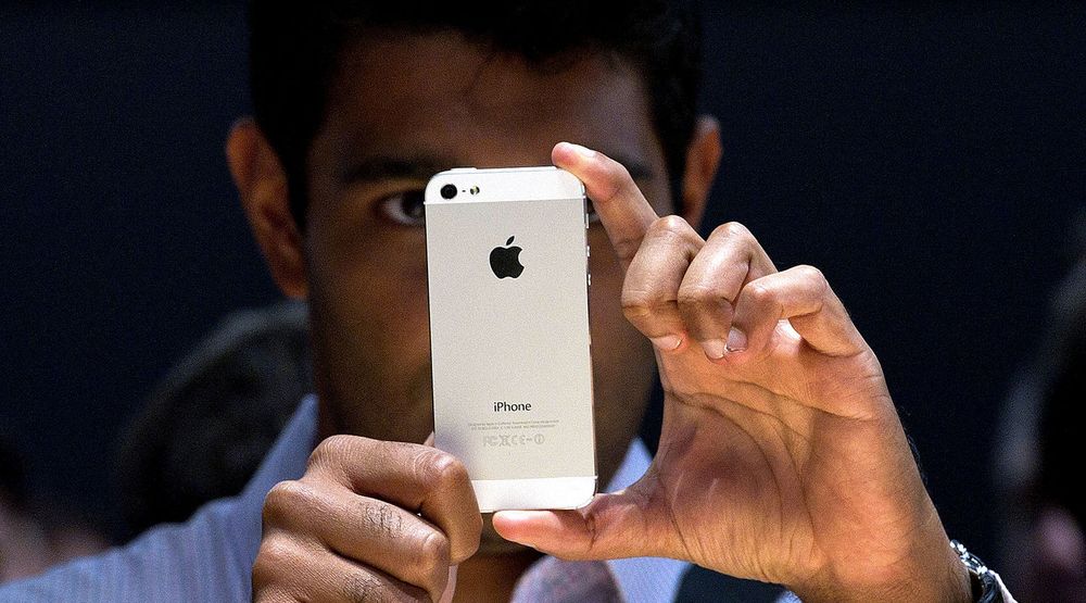 Apples ordre på komponenter til iPhone 5 er halvert i inneværende periode, ifølge flere aviser.