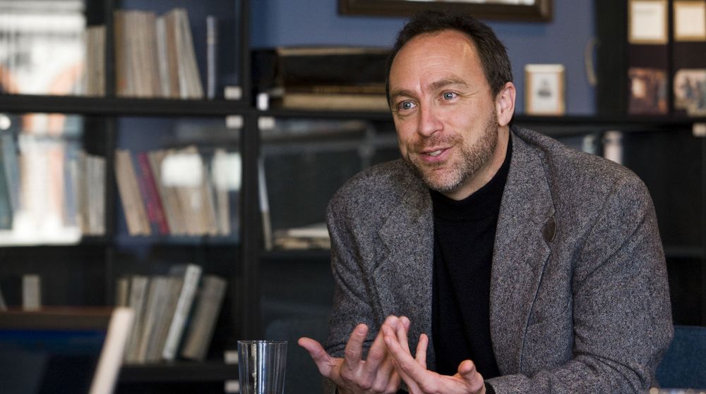 Wikipedia-grunnlegger Jimmy Wales har grunn til å glede deg. Hele 7,5 millioner dollar fra brukerne redder driften i 2010.