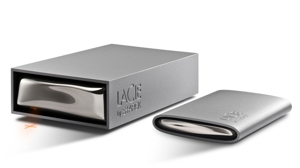 LaCie er kjent for sin satsing på design. Her er to eksempler på harddisker i Fusion-serien, med design fra Philippe Starck.
