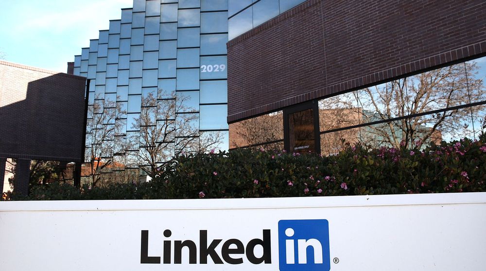 Det sosiale nettverket LinkedIn er det eneste amerikanske IT-selskapet som vokser raskere enn Apple. Bildet er fra selskapets hovedkvarter i Mountain View i California. Siden børsintroduksjonen i fjor har LinkedIn-aksjen vokst med 144 prosent.