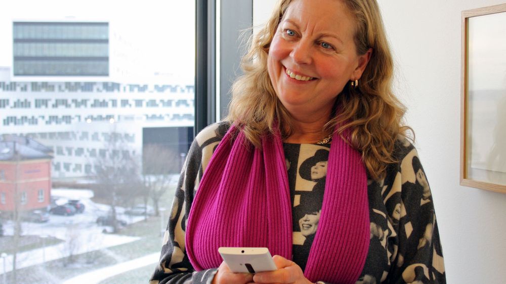 - Årets julegave, sier Berit Svendsen.  Hun leder Telenors norske virksomhet og surfer på Telenors nye 4G nett. Nettet ble åpnet for mobiltelefoner torsdag. 