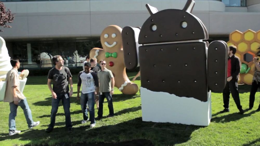 Ice Cream Sandwich-statuen kom på plass ved Googles hovedkontor i forrige uke.