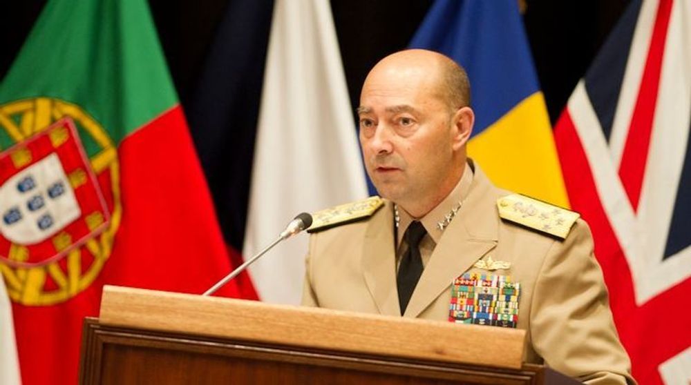 Trass i at admiral James Stavridis hadde en legitim og hyppig Facebook-profil, der dette bildet er hentet fra, lot flere seg lure til å bli venner med en falsk profil etablert av kinesiske spioner.