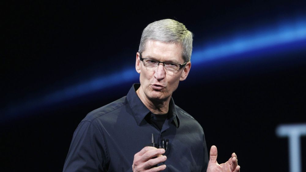 Apple-toppsjef Tim Cook på scenen under gårsdagens Apple-arrangement i San Francisco.