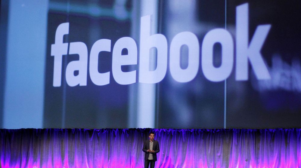 Facebook trapper opp foran børsintroduksjonen ved å finpusse forretningsmodellen. Bildet viser produktsjef Chris Cox på selskapets markedsføringskonferanse i New York 29. februar.