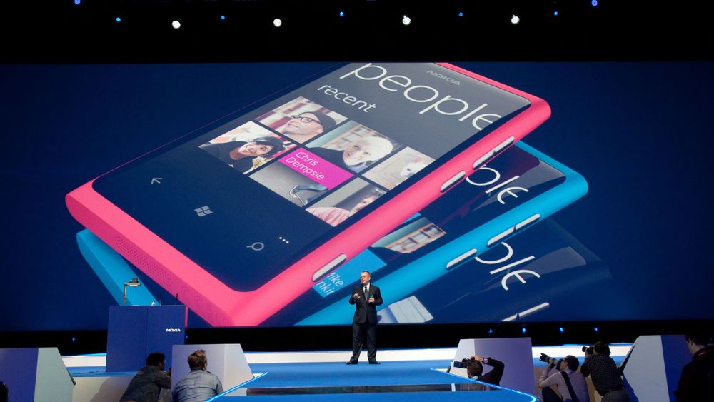 Nokias Lumia 800-mobil solgte godt hos NetCom i februar. Men hvor lenge vil det vare?