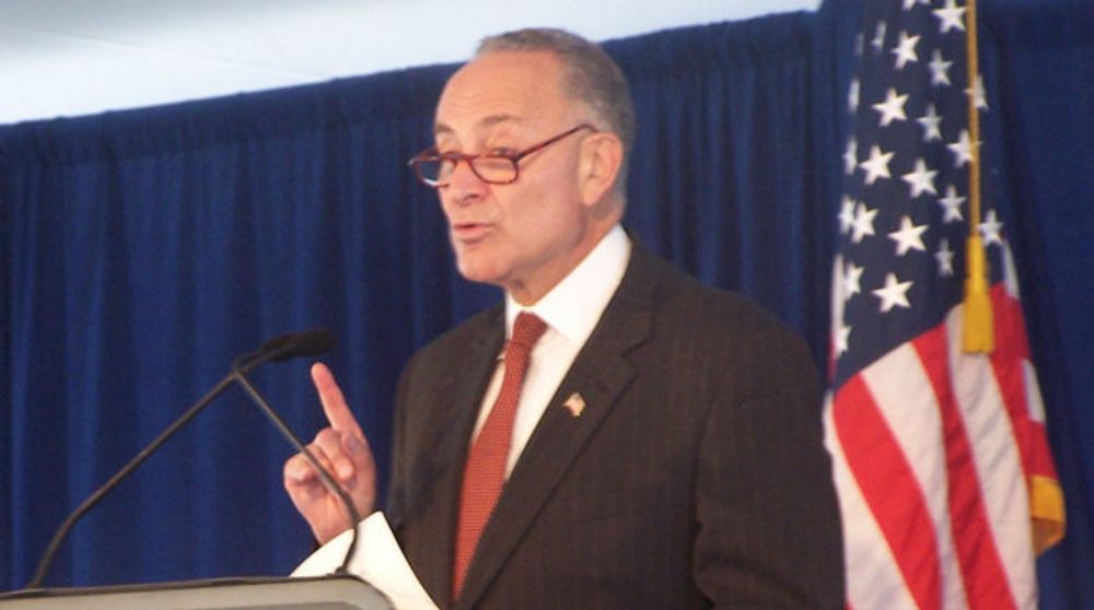 Senator Charles Schumer (D, NY) mener Apple og Google må pålegges å bedre personvernet på sine smartmobiler.