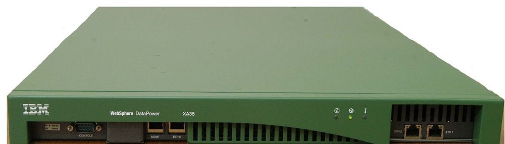 Den grønne boksen til IBM Datapower kontroller, validerer og, om nødvendig, omformaterer XML-trafikk i nettverket.