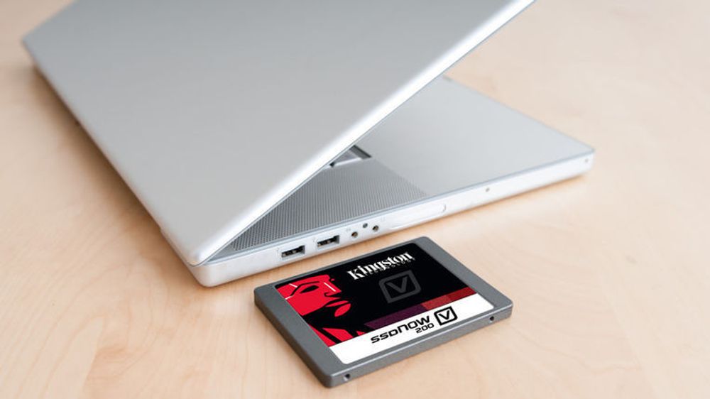 Pakkeløsninger fra Kingston gjør det enkelt å bytte ut harddisken med en SSD. Opplevelsen av økt ytelse gjør det til en rimelig måte å opgpradere på.