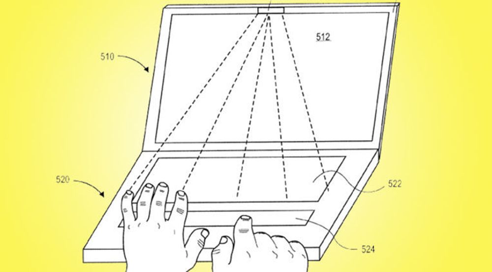 En optisk sensor i skjermens overkant merker seg hvor hendene er plassert i forhold til tastaturet, og justerer følsomheten på den langstrakte styreflaten (524) slik at høyrehånds pekefinger styrer markøren, uavheng av hvordan flaten berøres av venstre hånd.