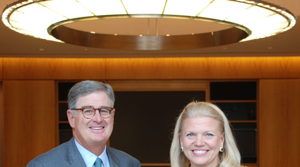 Det hviler en glorie over IBM, her representert ved avtroppende toppsjef Sam Palmisano, og påtroppende toppsjef Virginia Rometty.