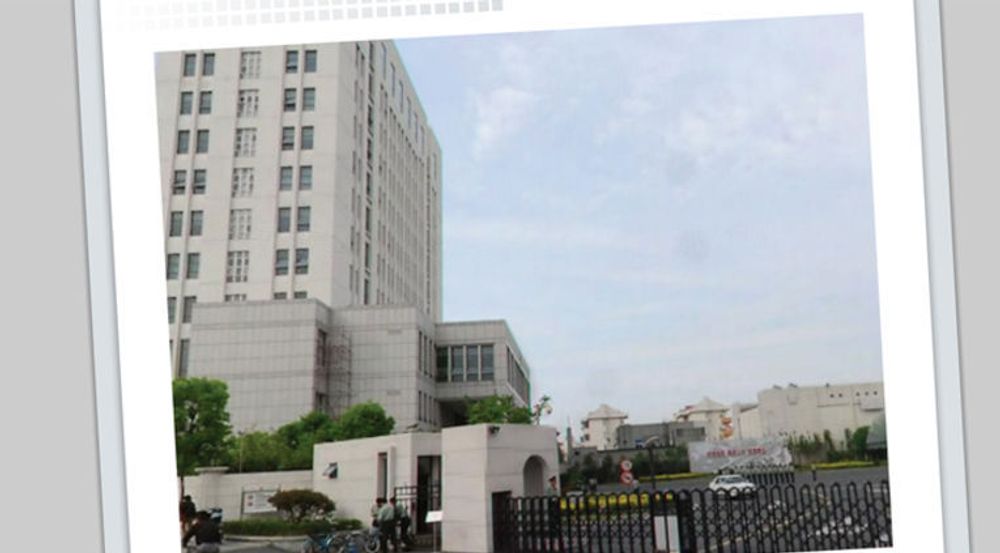 Denne høyblokka i Shanghai huser en av verdens mest avanserte avdelinger for kyberkrigføring og spionasje, ifølge Mandiant. Anlegget ble oppført i 2007 med drøyt 12.000 kvadratmeter fordelt på 12 etasjer. Av bildet ser vi at inngangen er bevoktet av kinesiske militære.