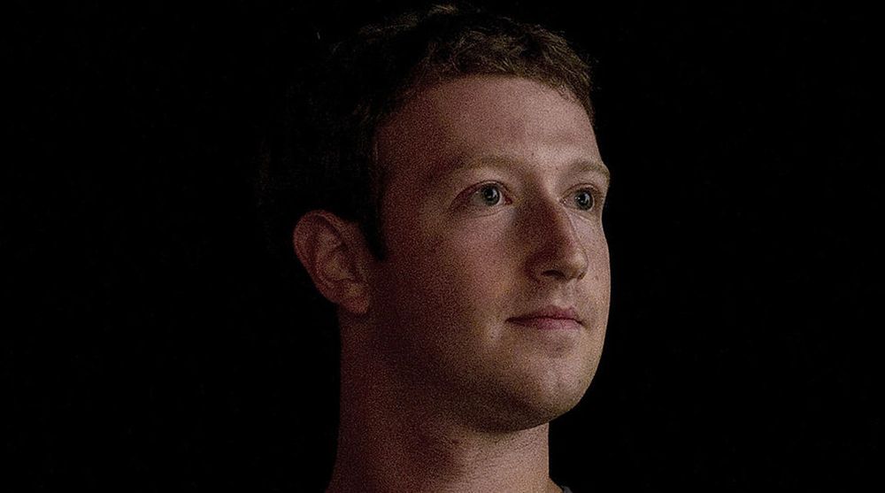 Facebook skal innlemmes som en nøkkelferdig del av billige smarttelefoner. Slik skal Mark Zuckerberg og Co. jakte på sin neste milliard brukere.