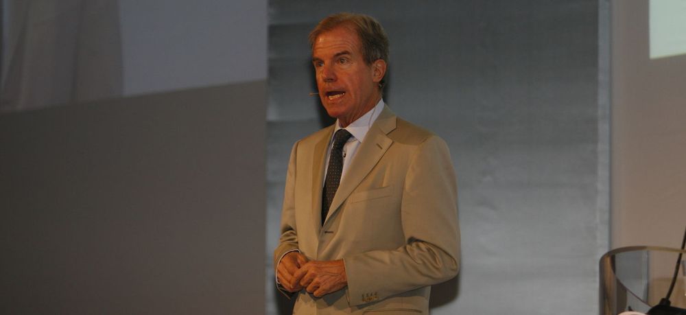 Nicholas Negroponte var hovedtaler på IT-tinget. Han foreslo blant annet at Norge kunne adoptere et land, og gi en OLPC-maskin til alle barn i det landet.