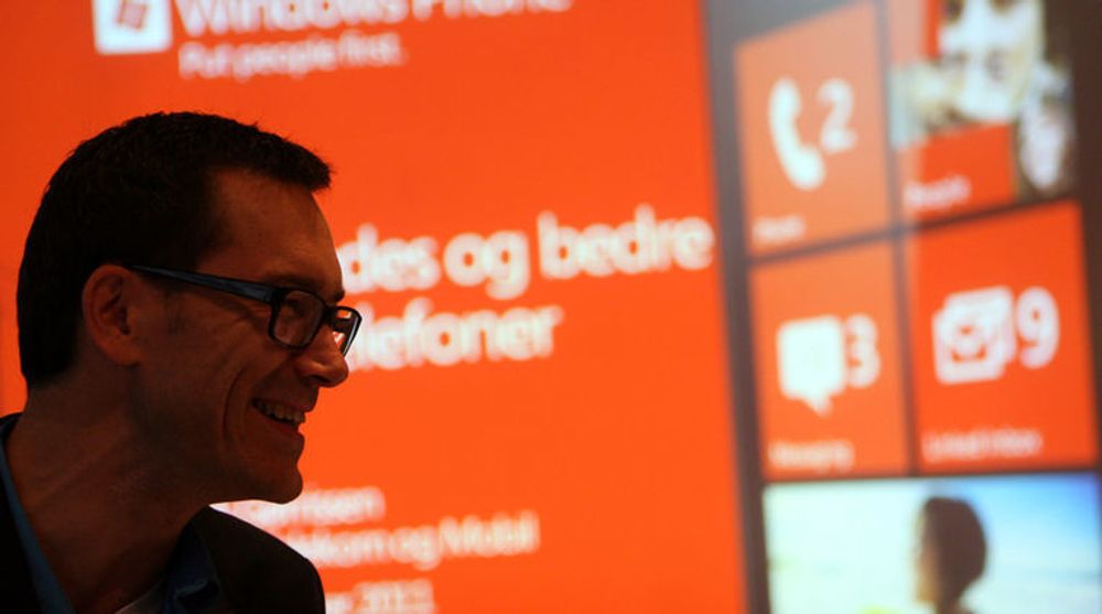 Microsoft Norges teknologidirektør Petter Merok kunne endelig glede seg over at Windows Phone også er lansert her til lands.