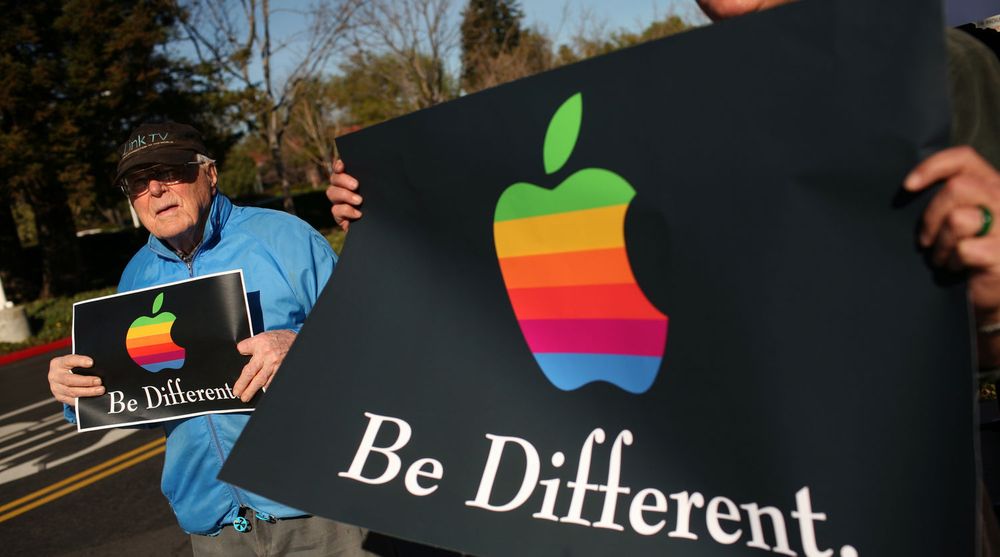 Torsdag stilte en rekke aktivister seg opp foran inngangen til Apples hovedkvarter i  Cupertino, California for å si ifra hva de mente om selskapet i forbindelse med generalforsamlingen i verdens største selskap. Bak dørene ble det bestemt at aksjonærene ville få mer makt. 