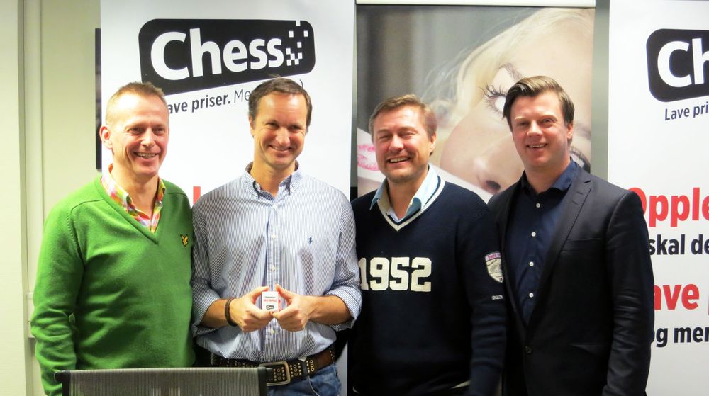 Chess-sjef Arve Andreassen (t.v.) Ole Norstad og Idar Vollvik fra Ludo og markedsdirektør Jarle Alvær i Chess har spikret en avtale som innebærer at 22.000 Ludo-kunder nå går over til Chess.