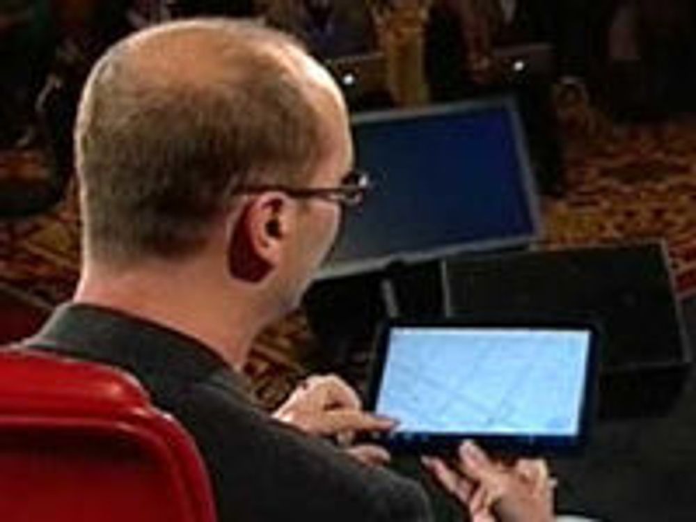 Andy Rubin viser fram Motorola-tabletprotyp med "Honeycomb"-utgaven av Android
